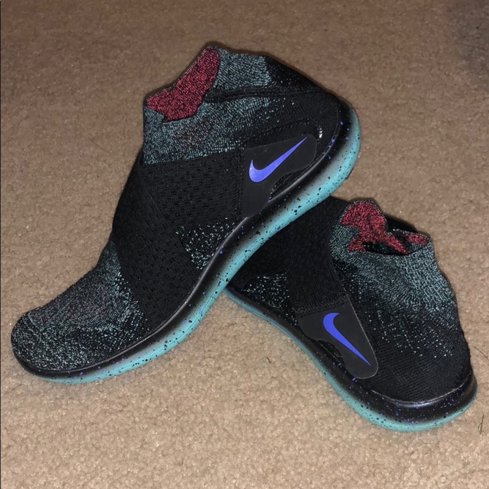 size 7 nike shoes !